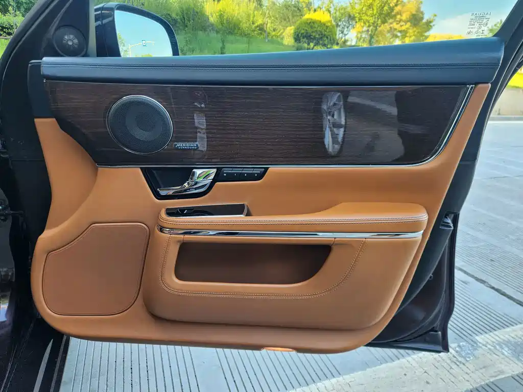 Jaguar XJ 2013 XJL 3.0 SC four-wheel drive flagship business version купить на сайте DeffCars