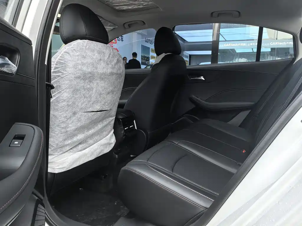Roewe i5 2026 1.5L CVT Deluxe Edition купить на сайте DeffCars