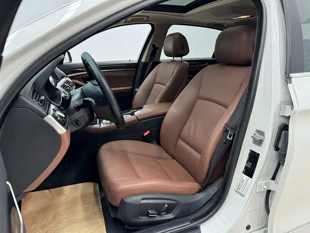 BMW 5 Series 2017 520Li Elegant купить на сайте DeffCars
