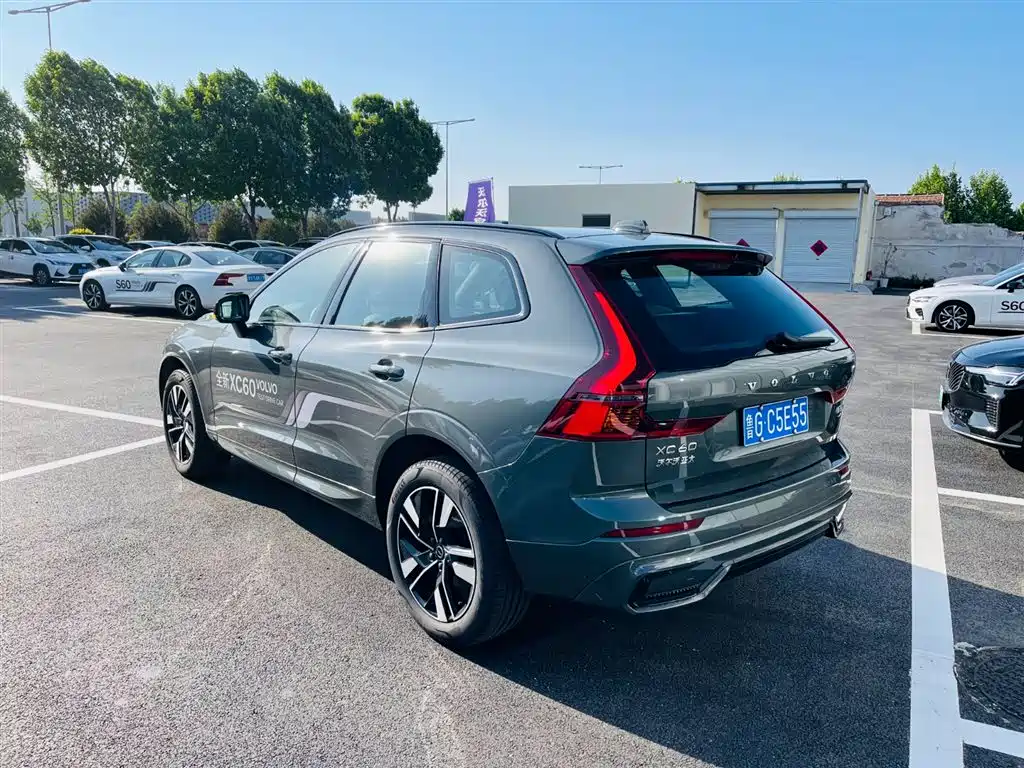 Volvo XC60 2026 B5 four-wheel drive Zhiyuan Sports Edition купить на сайте DeffCars