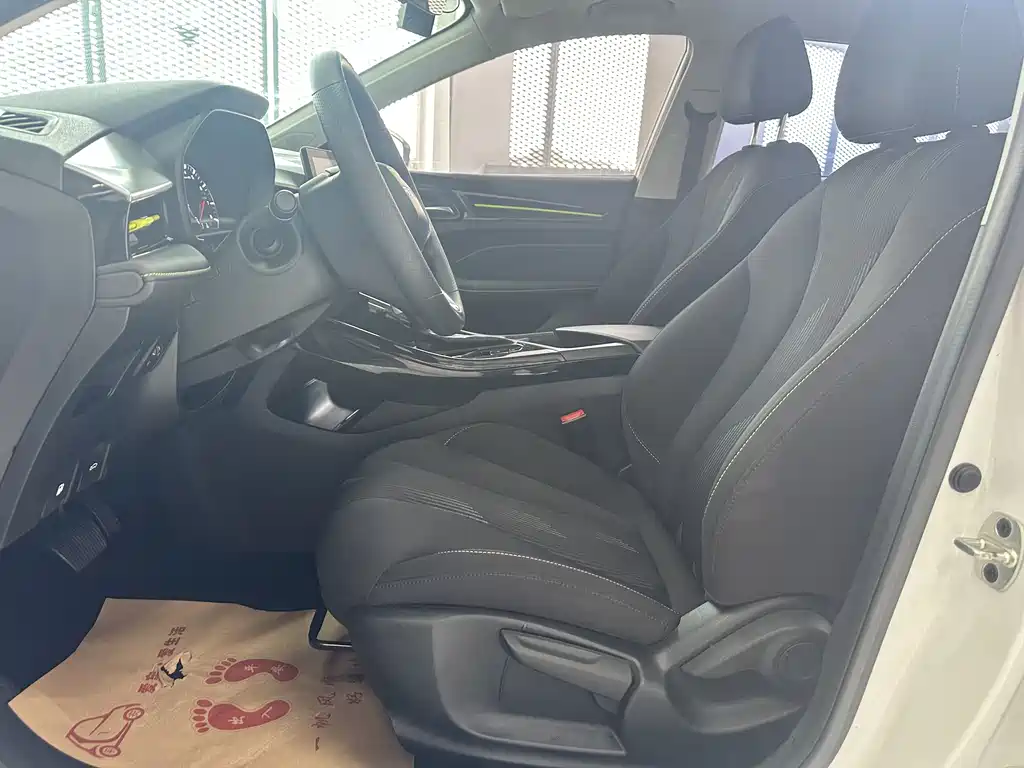 Roewe i5 2021 1.5L CVT Platinum Edition купить на сайте DeffCars
