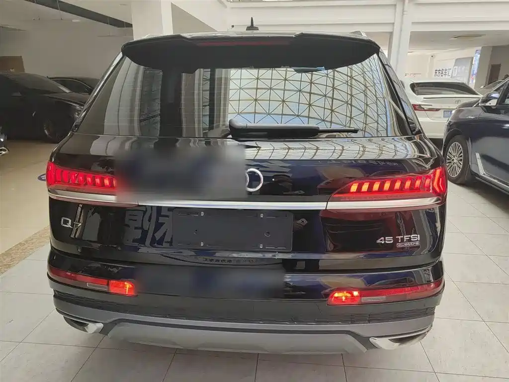Audi Q7 2023 45 TFSI quattro S line sports купить на сайте DeffCars