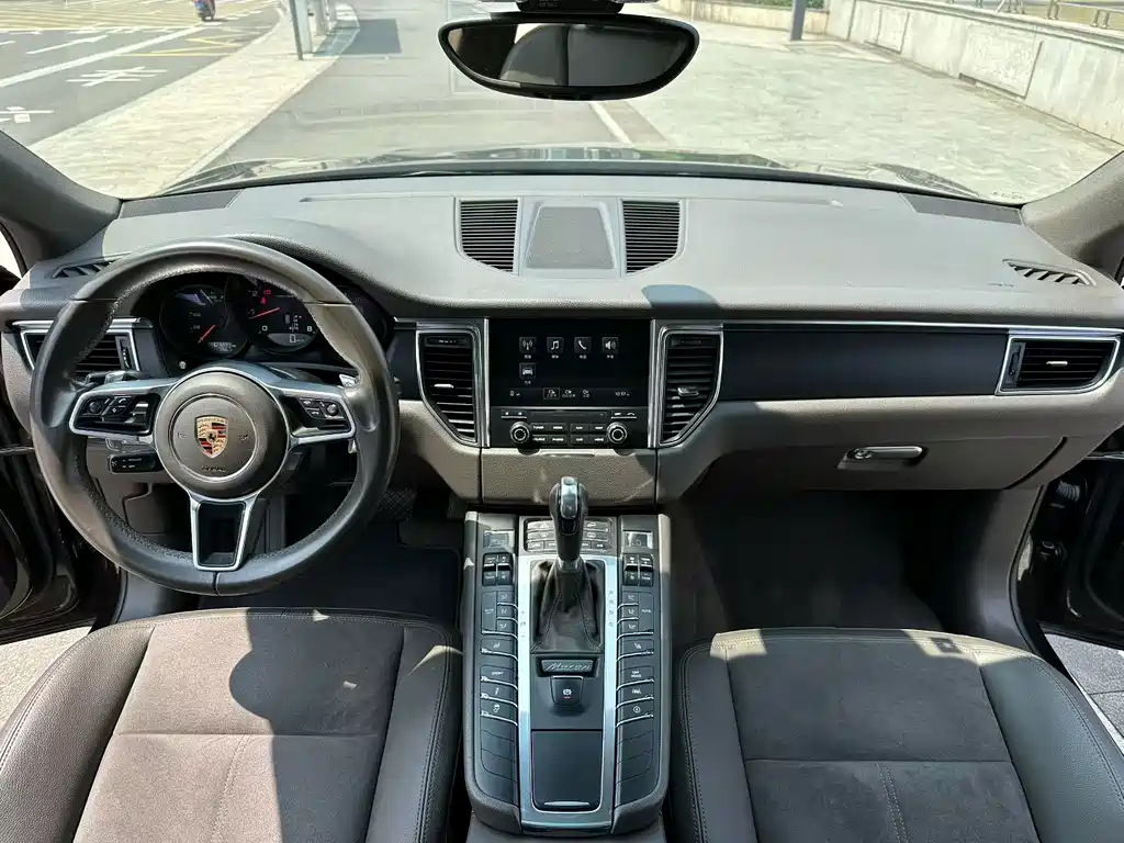 Macan 2017 Macan 2.0T купить на сайте DeffCars