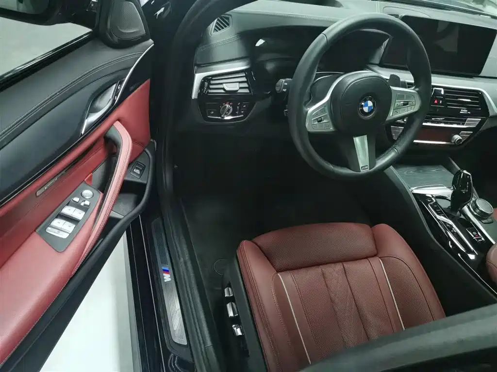 BMW 5 Series 2023 530Li Exclusive M Sports Package купить на сайте DeffCars