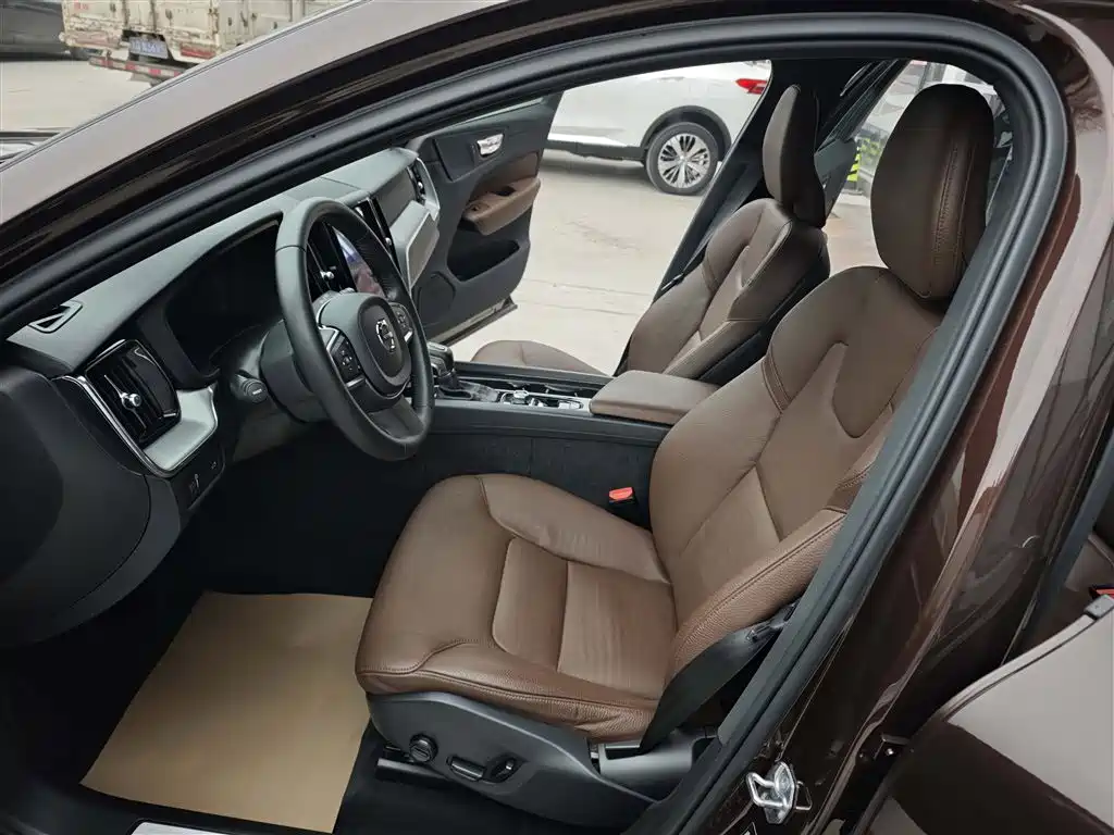 Volvo XC60 2021 T5 four-wheel drive Zhiyi Luxury Edition купить на сайте DeffCars