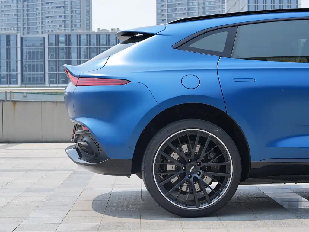 Aston Martin DBX 2022 3.0T STRAIGHT-SIX купить на сайте DeffCars