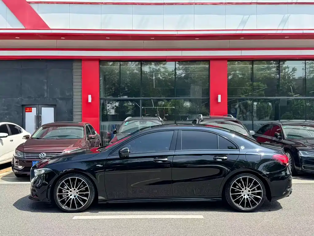 Mercedes-Benz A-Class AMG 2022 AMG A 35 L 4MATIC купить на сайте DeffCars