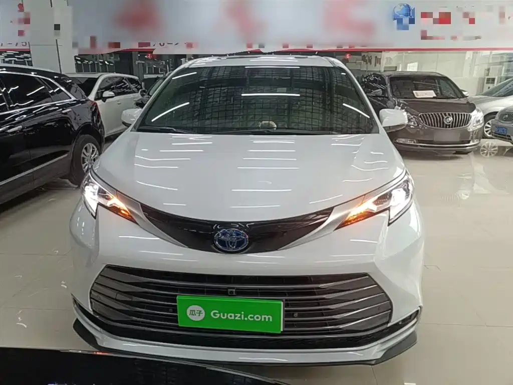 SIENNA 2023 2.5L Hybrid Premium Edition купить на сайте DeffCars
