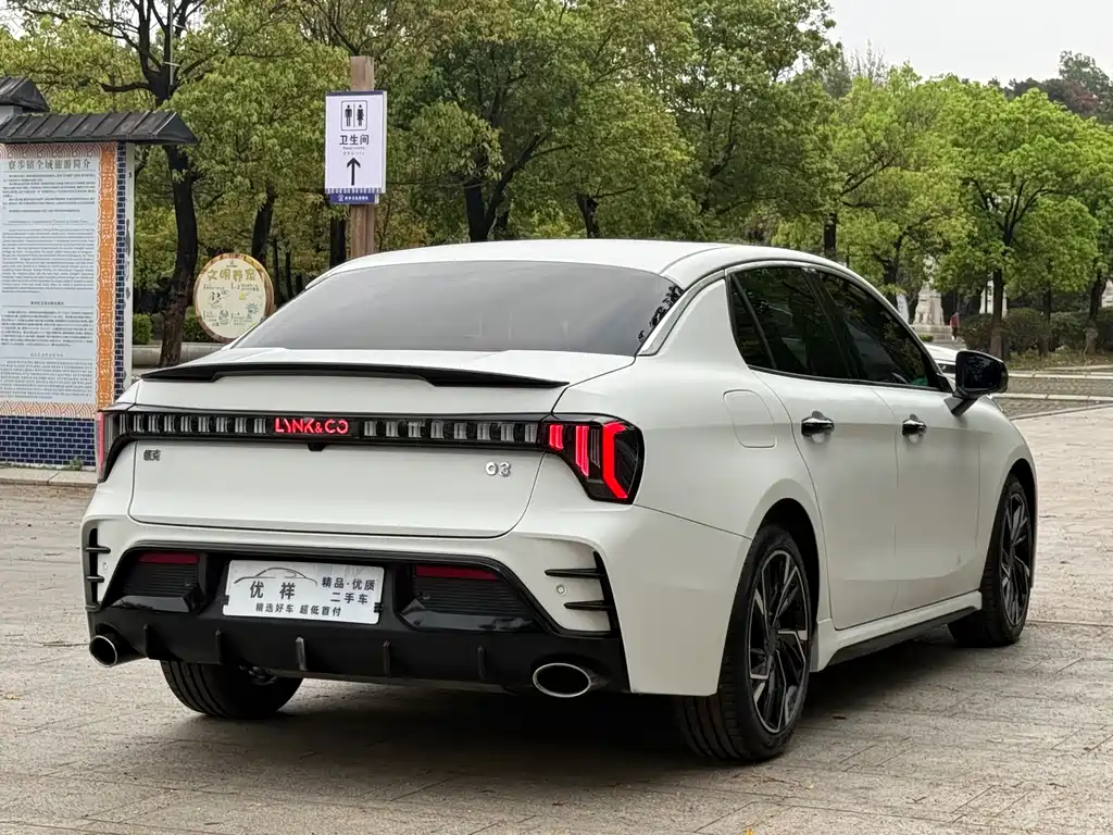 Lynk & Co 03 2023 1.5TD DCT Pro купить на сайте DeffCars