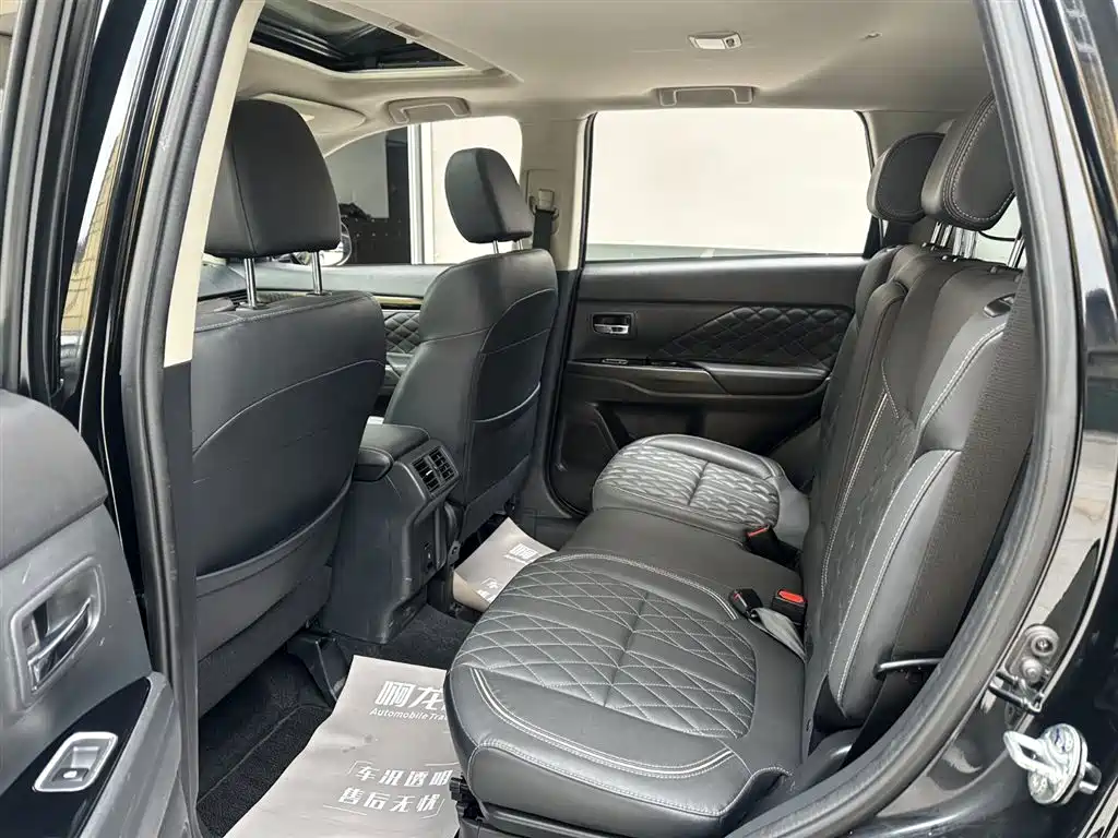 Outlander 2021 2.4L four-wheel drive exclusive version 7 seats купить на сайте DeffCars