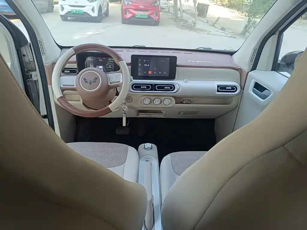 Hongguang MINIEV 2024 third generation 215km advanced version купить на сайте DeffCars