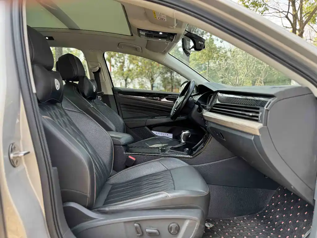 Passat 2019 330TSI Deluxe Edition National VI купить на сайте DeffCars