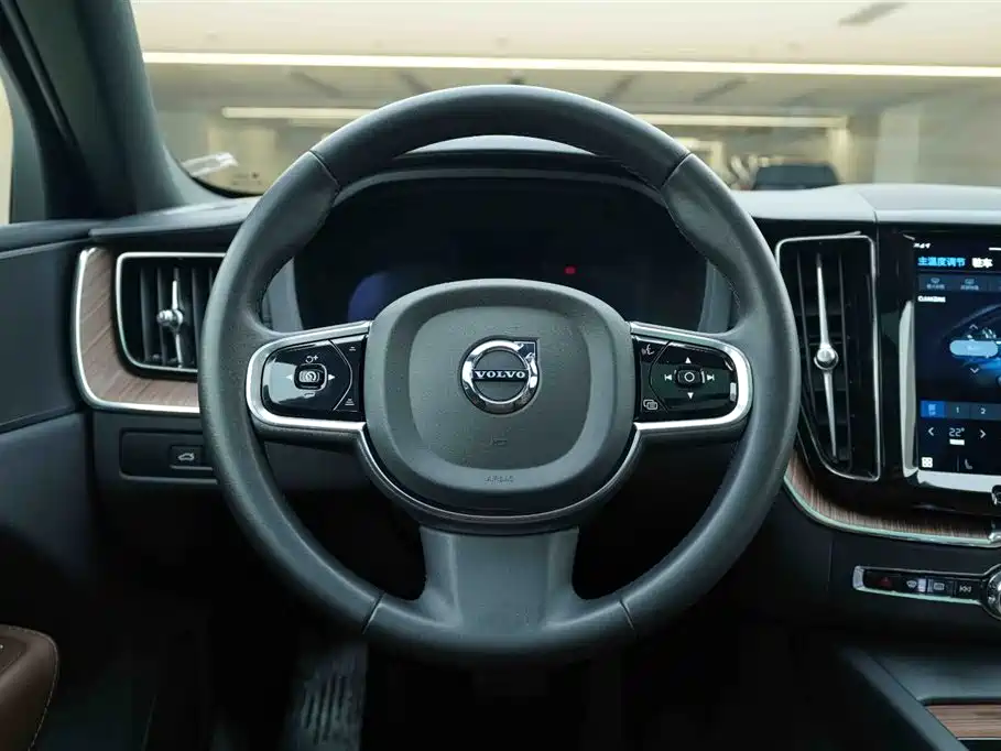 Volvo XC60 plug-in hybrid 2024 T8 plug-in hybrid long-range four-wheel drive Zhiyuan luxury version купить на сайте DeffCars