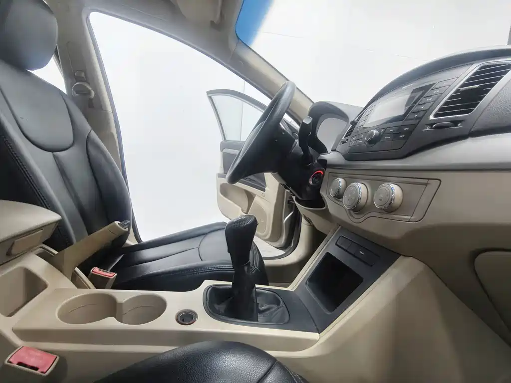 ROEWE 350 2015 1.5L manual luxury sunroof version купить на сайте DeffCars