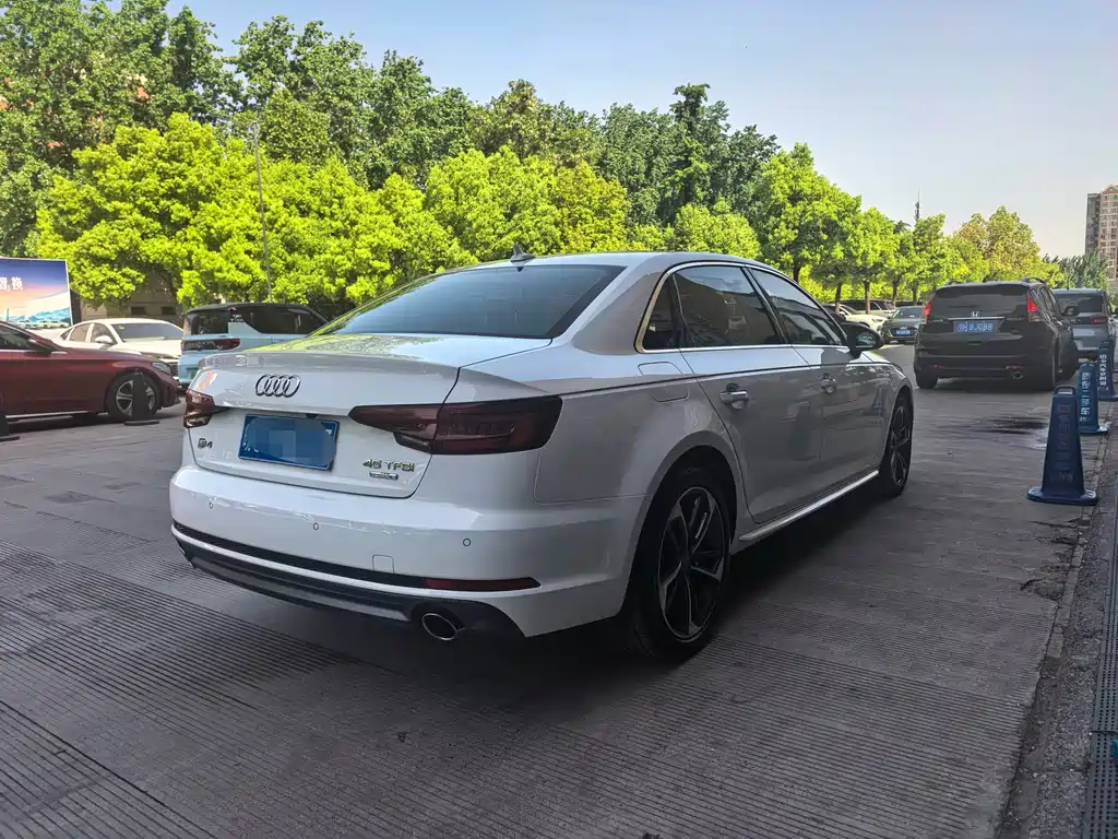 Audi A4L 2018 30th Anniversary Model 40 TFSI Fashion Model купить на сайте DeffCars