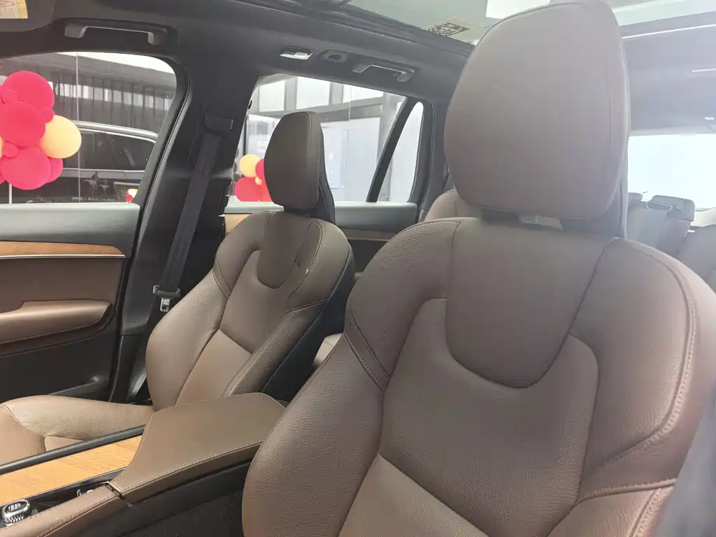 Volvo XC90 2024 B5 Smart Deluxe Edition 5 seats купить на сайте DeffCars