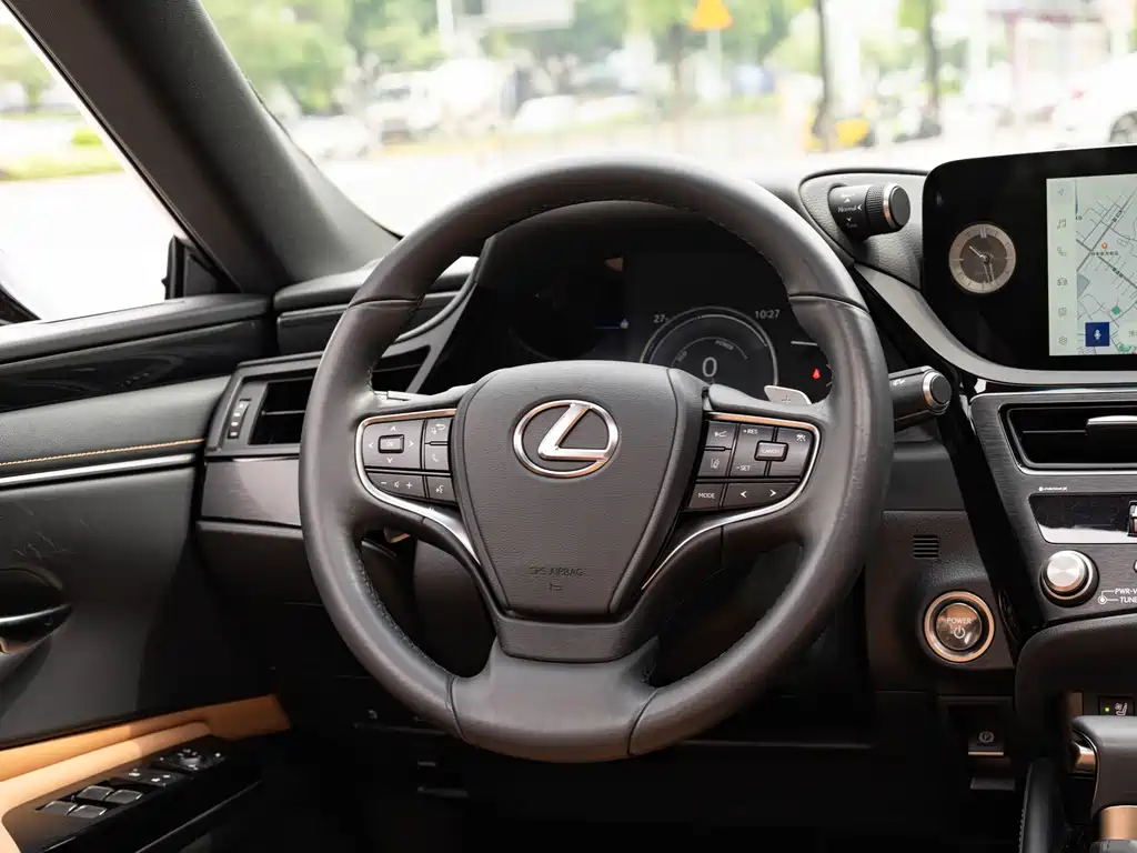 Lexus ES 2022 300h Premium Edition купить на сайте DeffCars