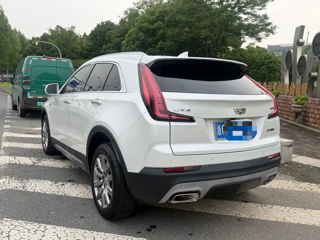 Cadillac XT4 2018 28T two-wheel drive leading model купить на сайте DeffCars