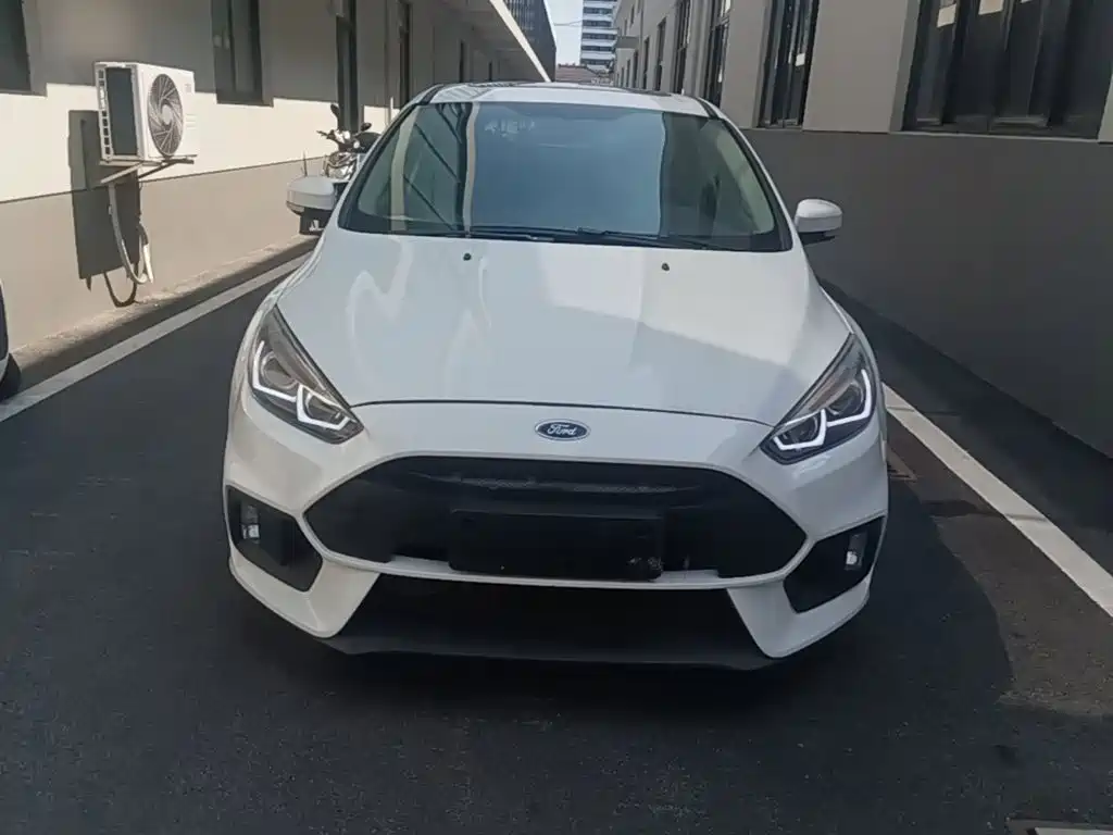 Focus 2017 hatchback EcoBoost 125 manual super stylish smart mobility version купить на сайте DeffCars