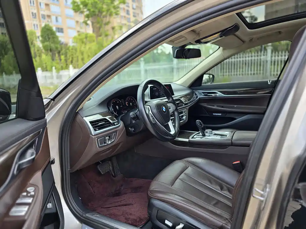 BMW 7 Series 2016 730Li Leading Model купить на сайте DeffCars