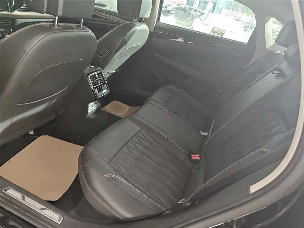 Passat 2019 330TSI Deluxe Edition National VI купить на сайте DeffCars