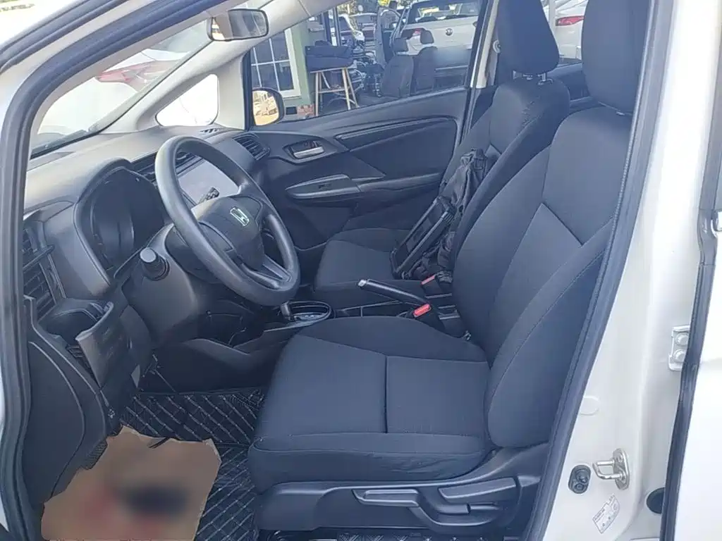 Fit 2018 1.5L CVT comfort sunroof version купить на сайте DeffCars