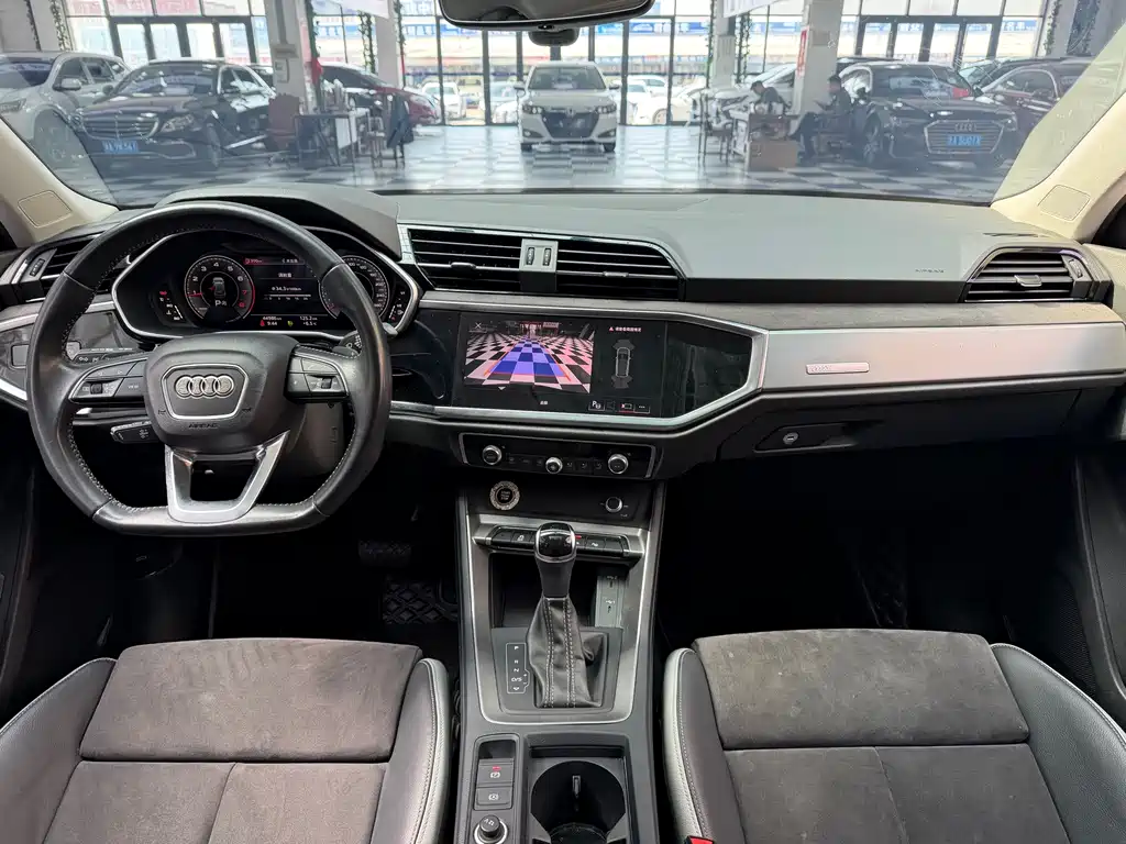 Audi Q3 2022 35 TFSI Fashionable and Dynamic купить на сайте DeffCars