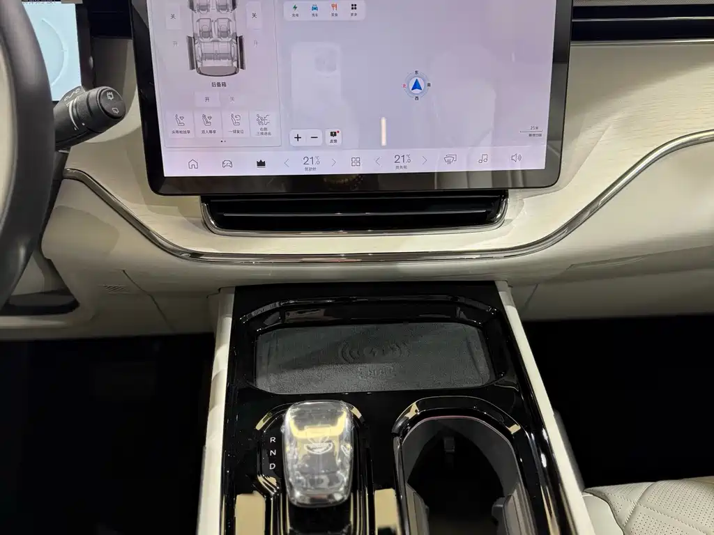 Volvo EM90 2025 Ultra six-seater купить на сайте DeffCars