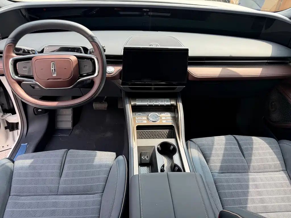 Voyager 2025 2.0T four-wheel drive presidential hybrid version купить на сайте DeffCars