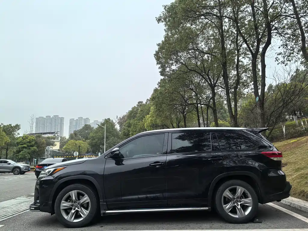 Highlander 2018 2.0T four-wheel drive luxury version, 7 seats, National VI купить на сайте DeffCars