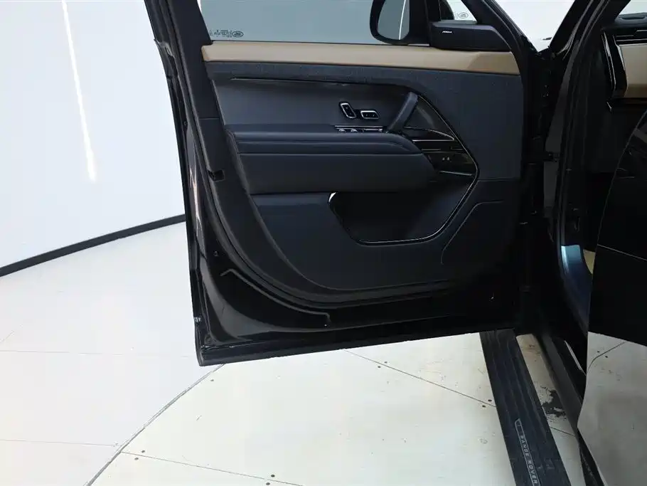 Range Rover Sport 2023 400PS Dynamic SE купить на сайте DeffCars