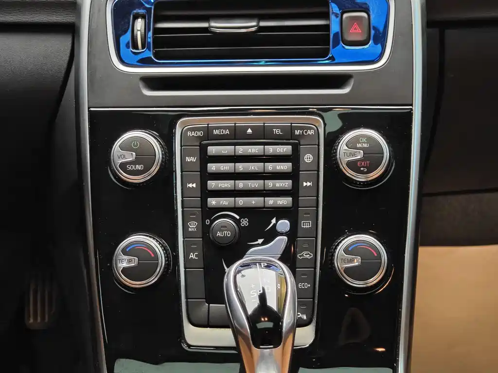 Volvo S60 2018 S60L T3 Smart Edition купить на сайте DeffCars