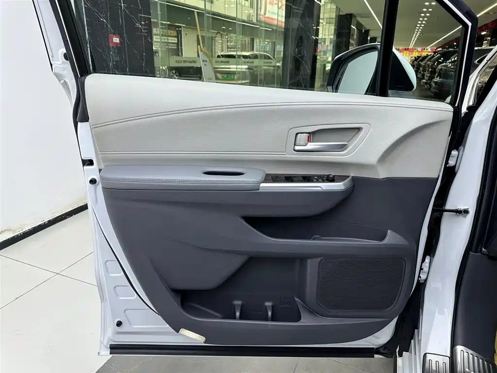 SIENNA 2021 2.5L Hybrid Deluxe Edition купить на сайте DeffCars