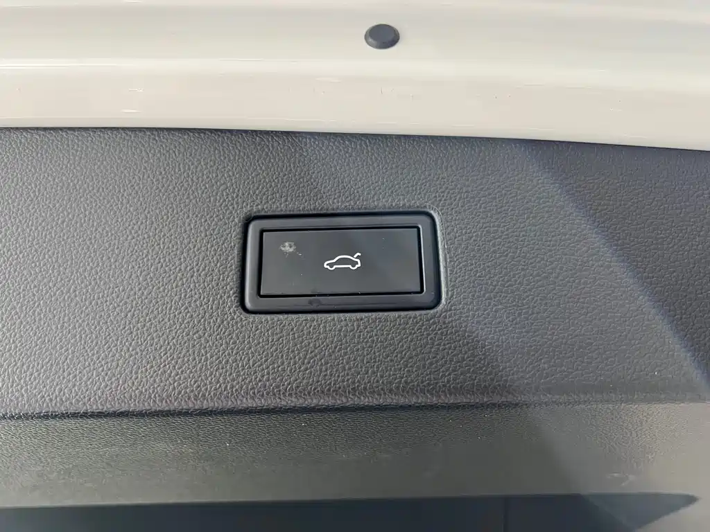 Tiguan L 2024 330TSI automatic two-wheel drive R-Line version купить на сайте DeffCars