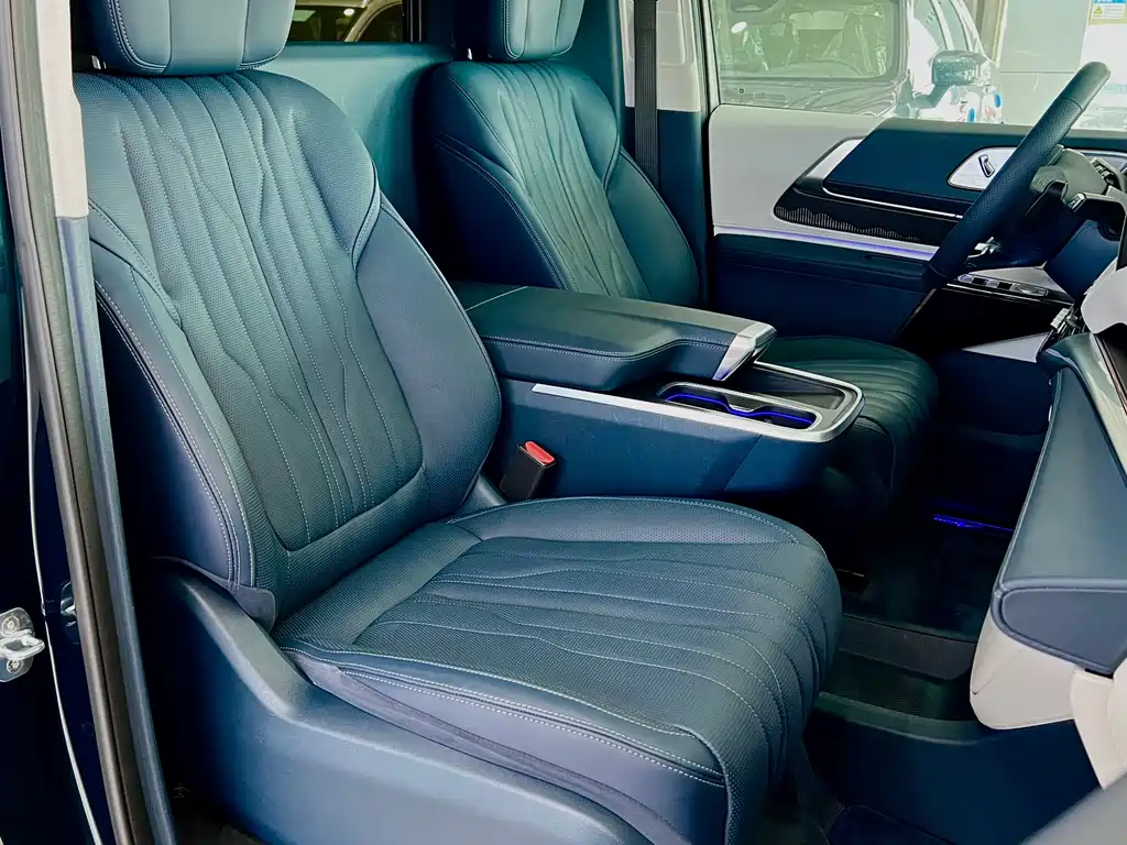 Century 2023 2.0T four-seater private version купить на сайте DeffCars