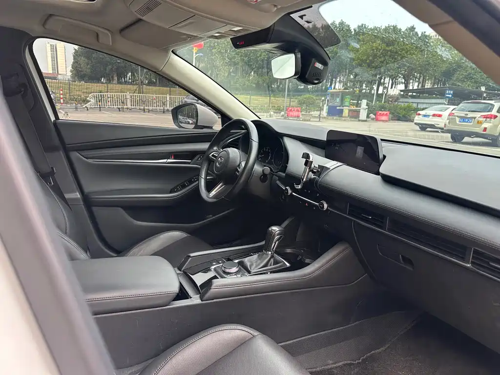 Mazda3 Angkesela 2022 2.0L Automatic Premium Edition купить на сайте DeffCars