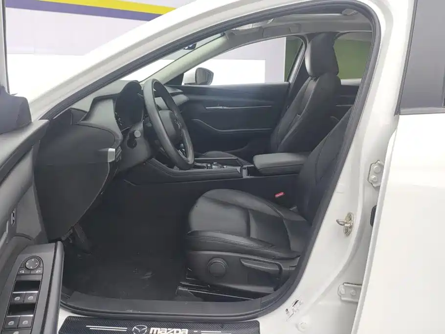 Mazda Axela 2021 1.5L Automatic Hyatt Edition купить на сайте DeffCars
