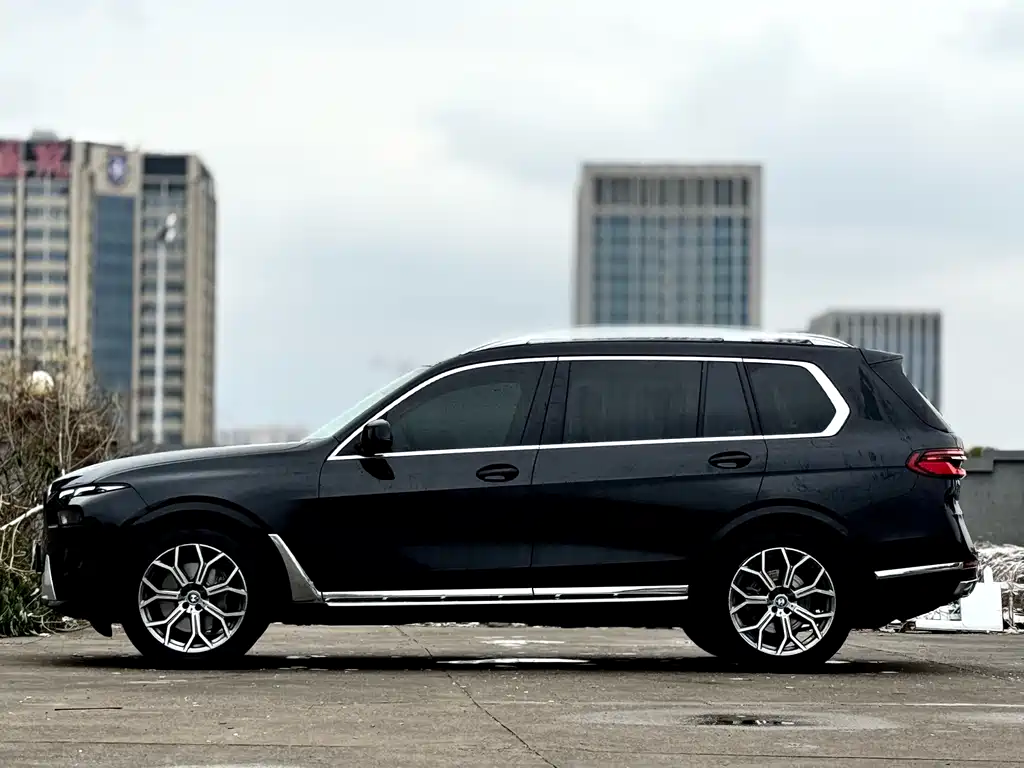 BMW X7 2023 xDrive40i Leading Luxury Package купить на сайте DeffCars