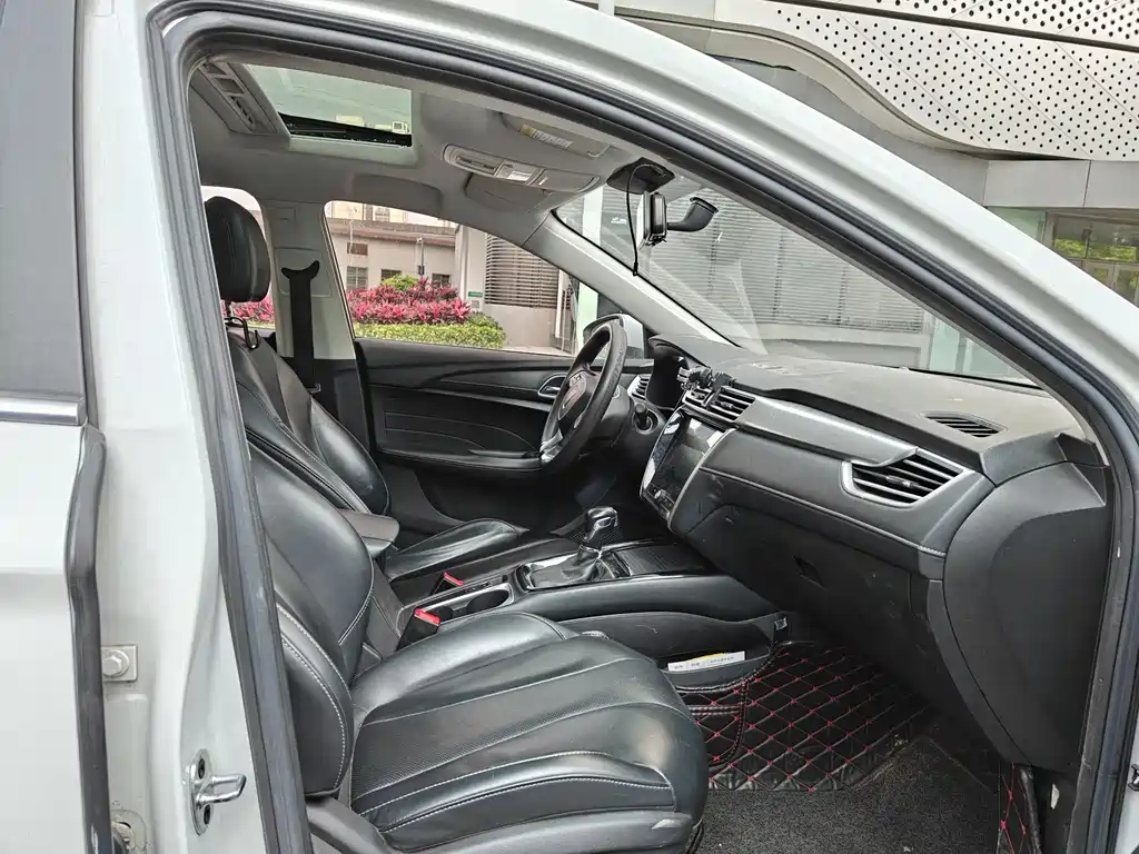 Roewe i5 2020 1.5L automatic 4G Internet leading flagship version купить на сайте DeffCars