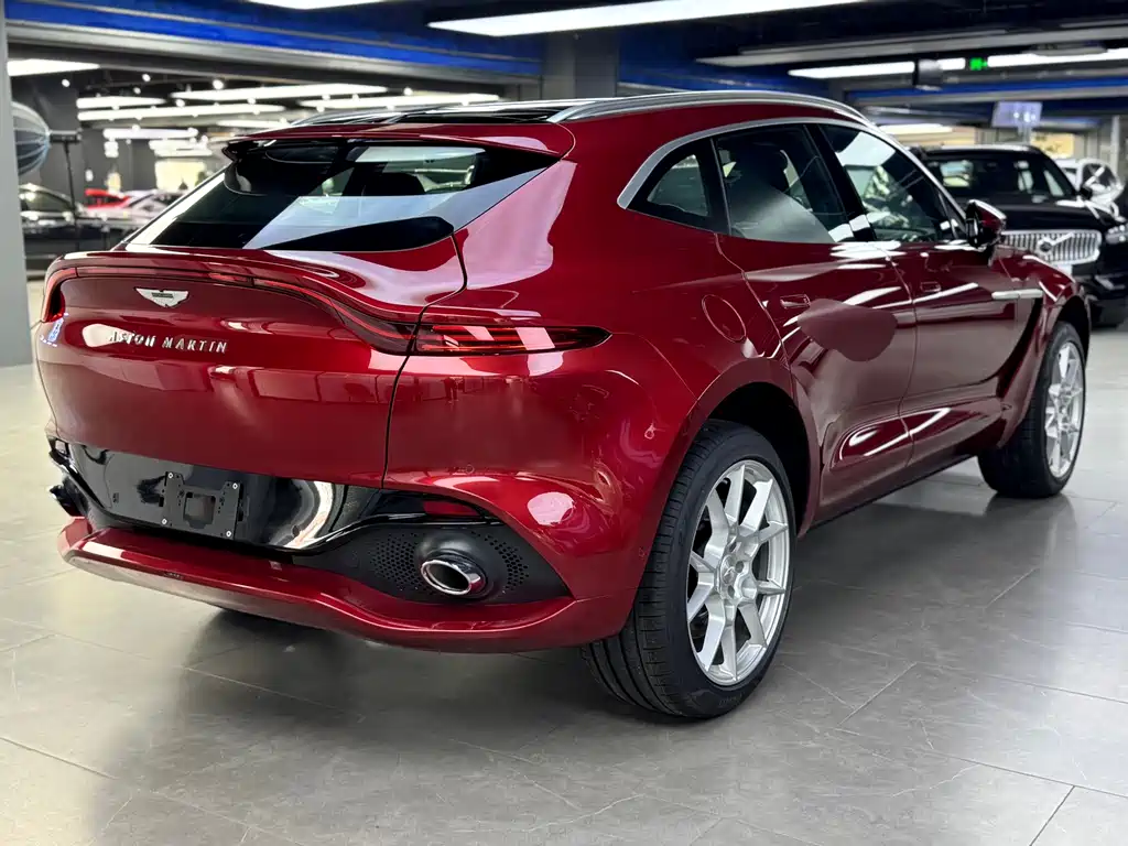 Aston Martin DBX 2024 4.0T V8 купить на сайте DeffCars