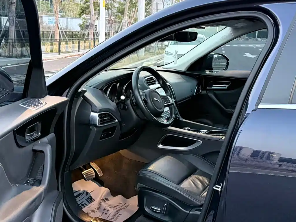 Jaguar F-PACE 2020 2.0T Urban Exclusive Edition купить на сайте DeffCars