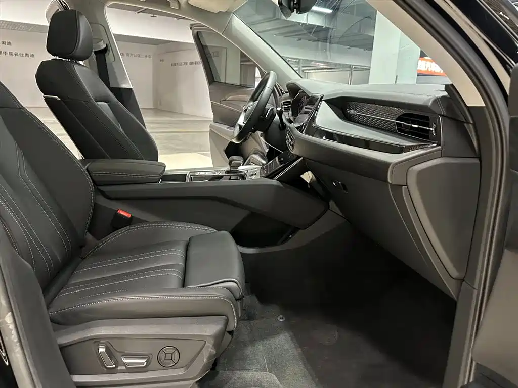 Audi Q6 2024 40 TFSI quattro cloud viewing type Yulin package 7 seats купить на сайте DeffCars