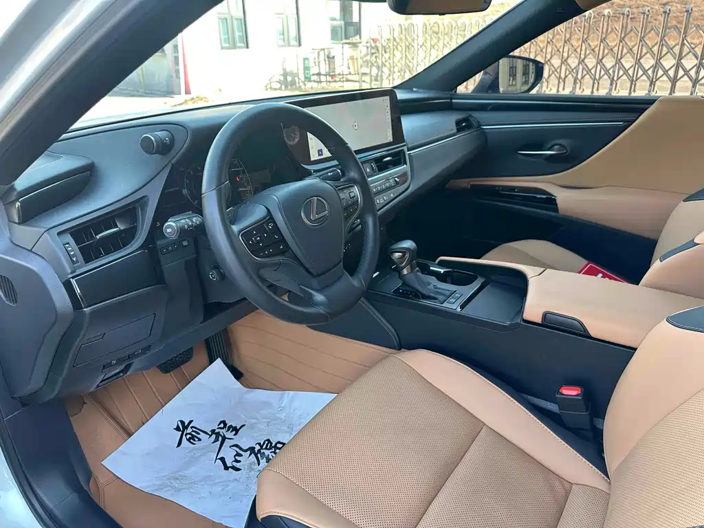 Lexus ES 2023 200 Excellence Edition купить на сайте DeffCars
