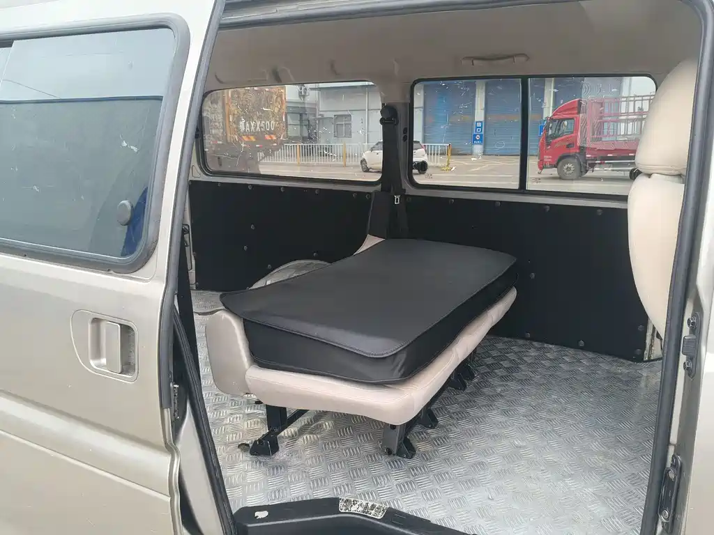 Lingzhi 2022 M5 1.6L practical 5-seater купить на сайте DeffCars