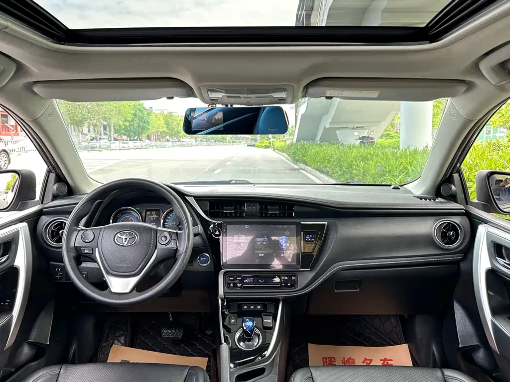 Corolla 2017 facelift dual engine 1.8L E-CVT leading version купить на сайте DeffCars