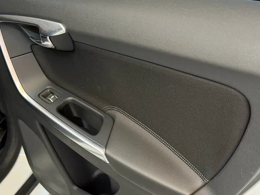 Volvo XC60 2016 T5 Smart Travel Edition купить на сайте DeffCars