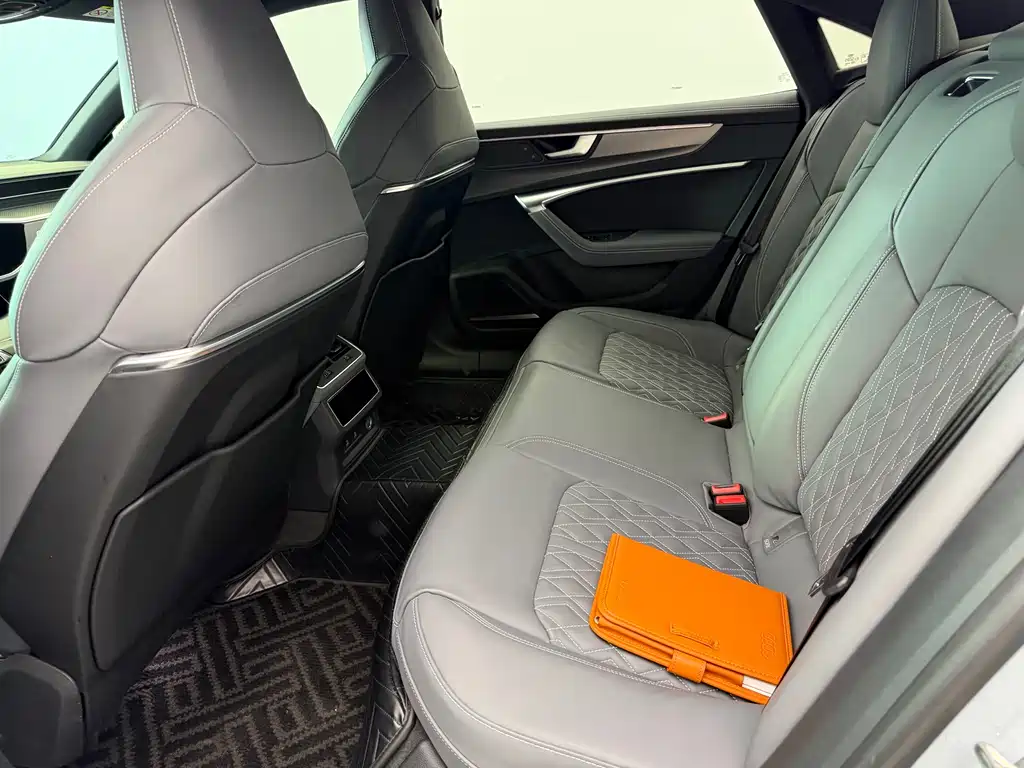 Audi A7L 2024 45 TFSI quattro RS package racing version купить на сайте DeffCars