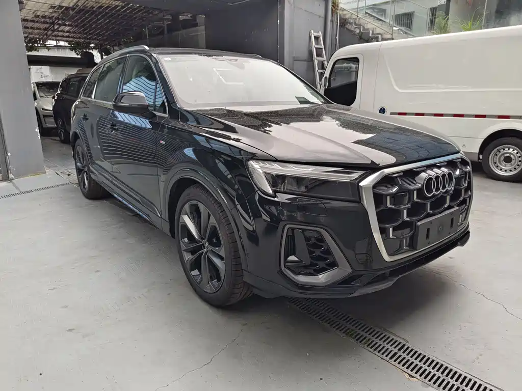 Audi Q7 2025 55 TFSI quattro S line sports купить на сайте DeffCars