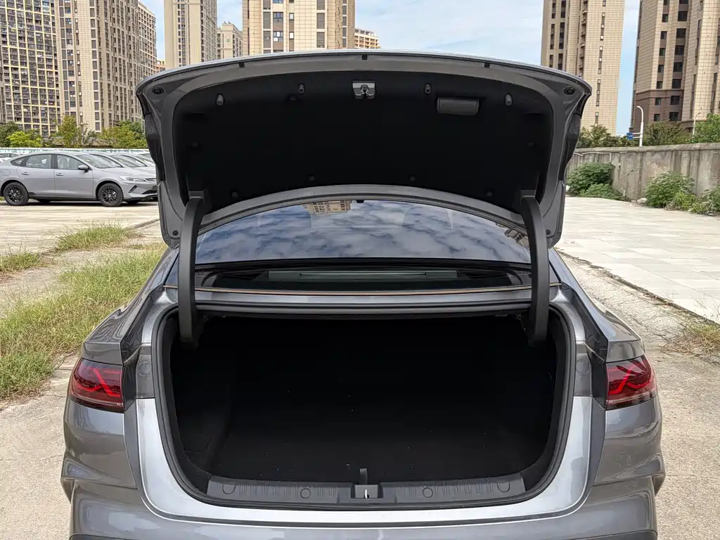Qin L 2025 DM-i Smart Driving Edition 120KM Transcendent Type купить на сайте DeffCars