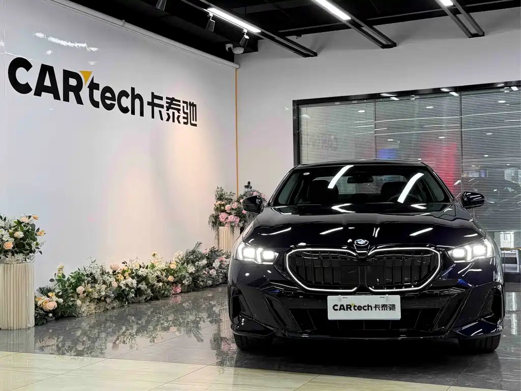 BMW 5 Series 2026 530Li Leading M Sports Package купить на сайте DeffCars